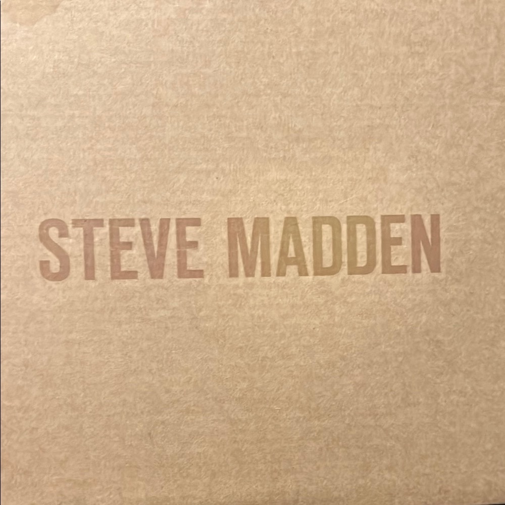 Steve Madden Black Oxfords with Classic Lace-Up Design - Picture 9 of 10